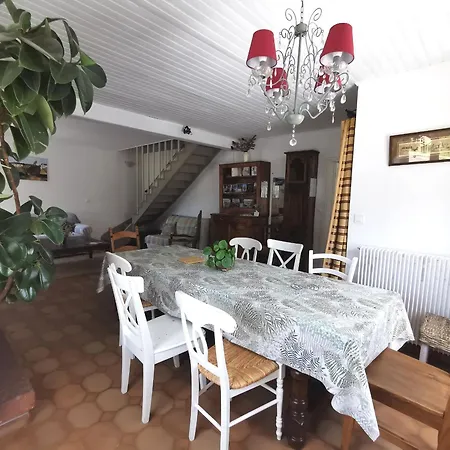 Paisible Avec Terrasse Et Animaux Admis - Fr-1-582-505 Bed & Breakfast Sembadel