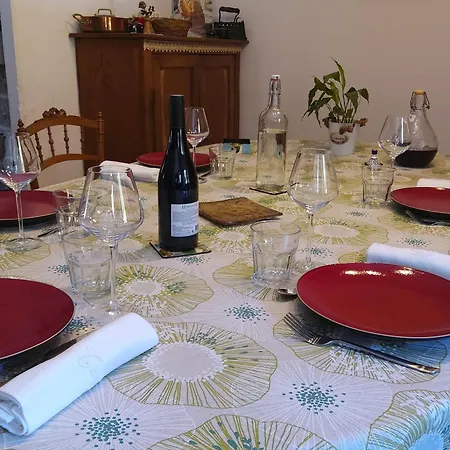 Paisible Avec Terrasse Et Animaux Admis - Fr-1-582-505 * Sembadel